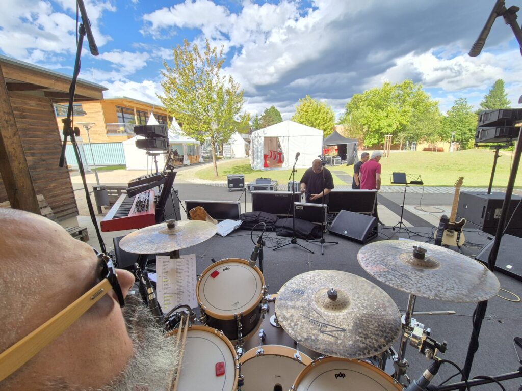 Lighthouse Club Band - www.LighthouseClubBand.com