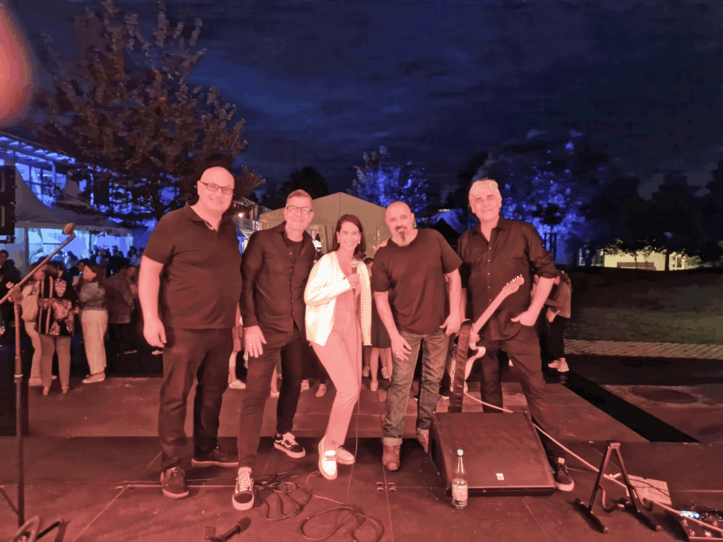 Lighthouse Club Band - www.LighthouseClubBand.com