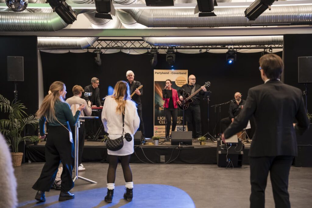 Lighthouse Club Band - www.LighthouseClubBand.com