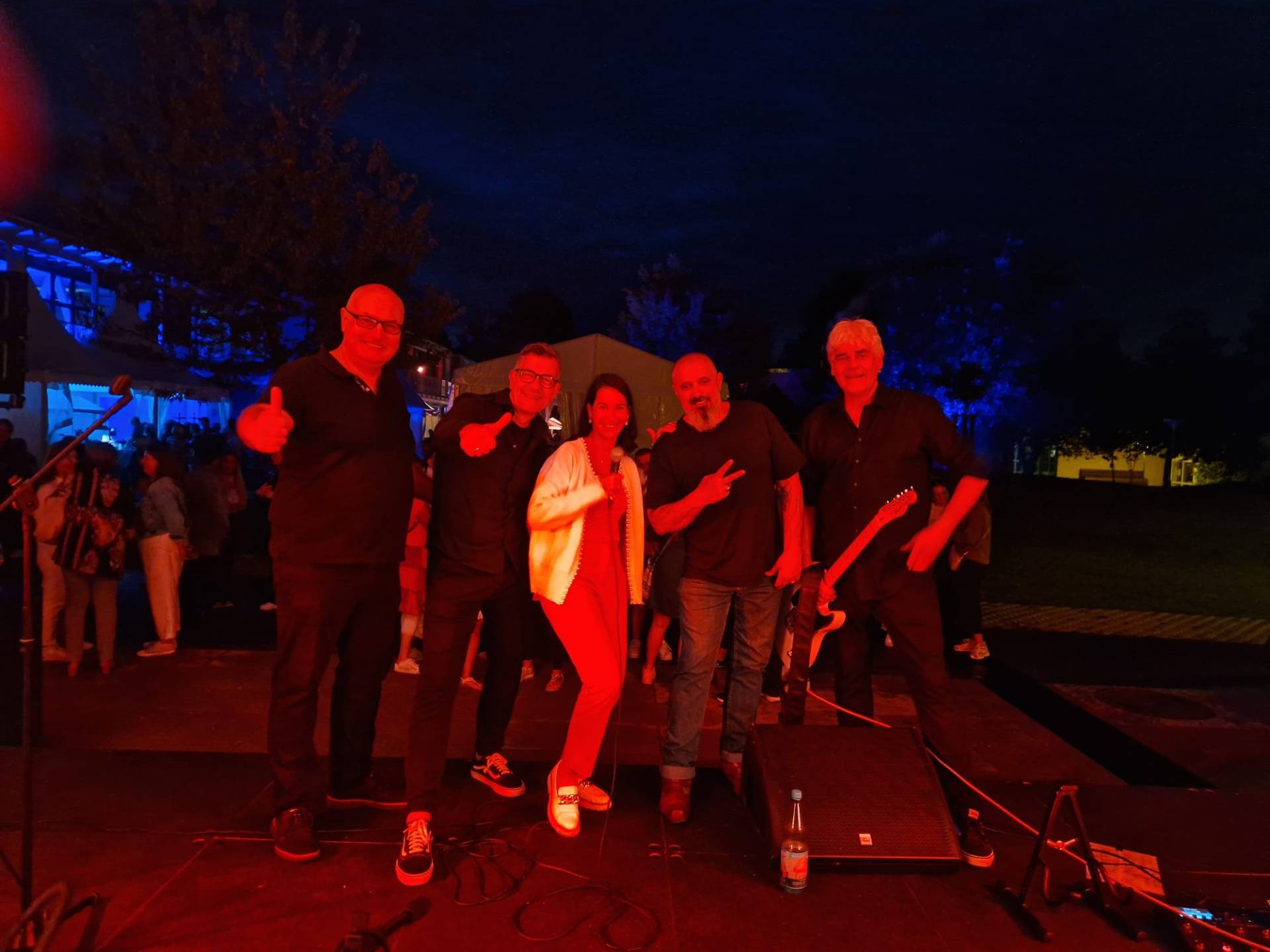 Lighthouse Club Band - www.LighthouseClubBand.com
