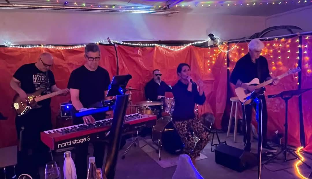 Lighthouse Club Band - www.LighthouseClubBand.com